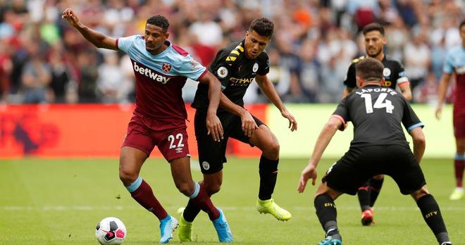 皇马本泽马梅开二度助球队取胜