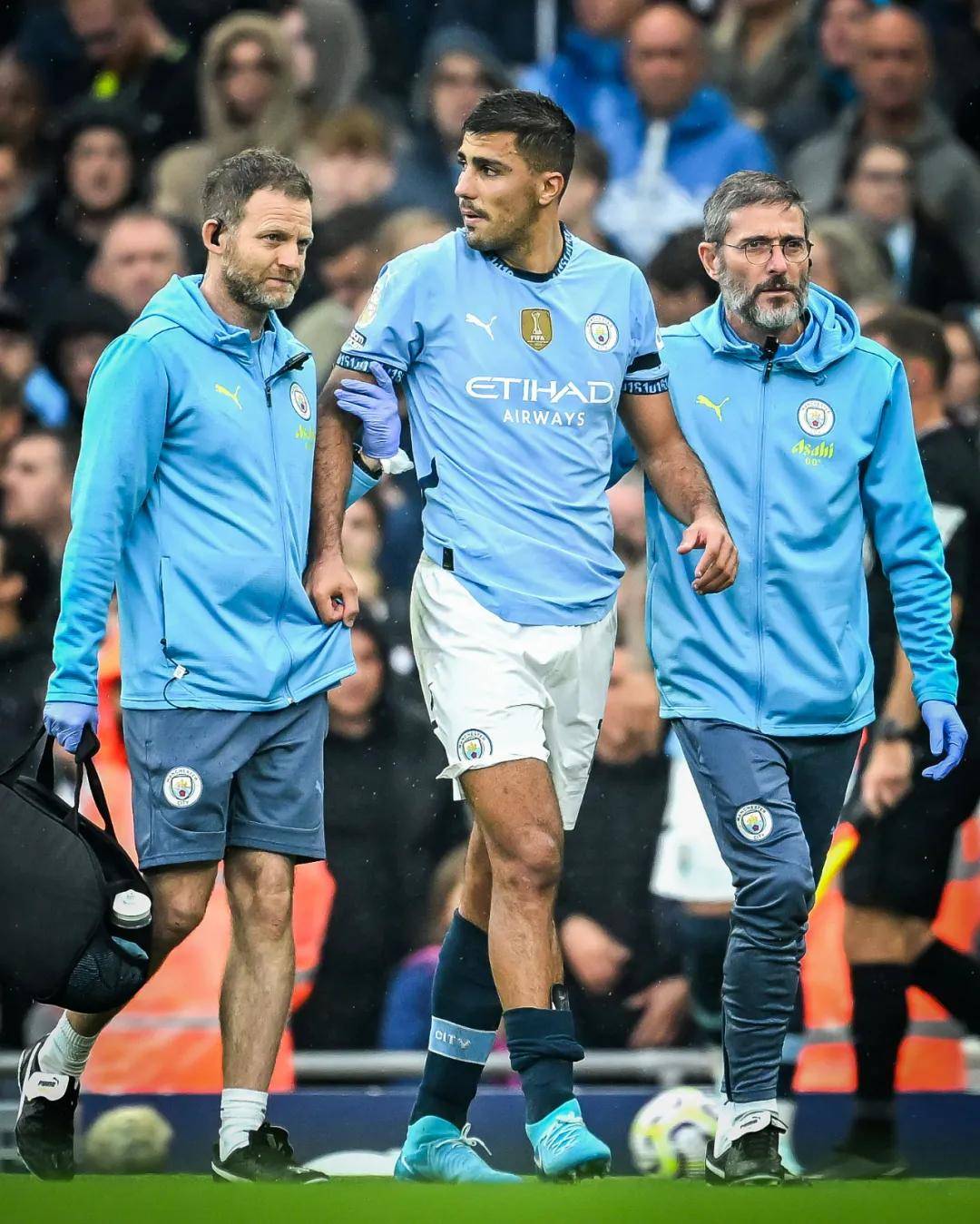 山东泰山推出官方授权球星卡，每盒售价698元