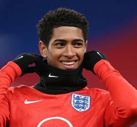 英超战报：埃基蒂克双响，田中碧绝平，利兹联3-3利物浦